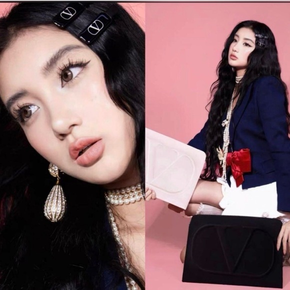 Valentino Beauty Black Enamel Hair Clips GWP - Picture 2 of 3